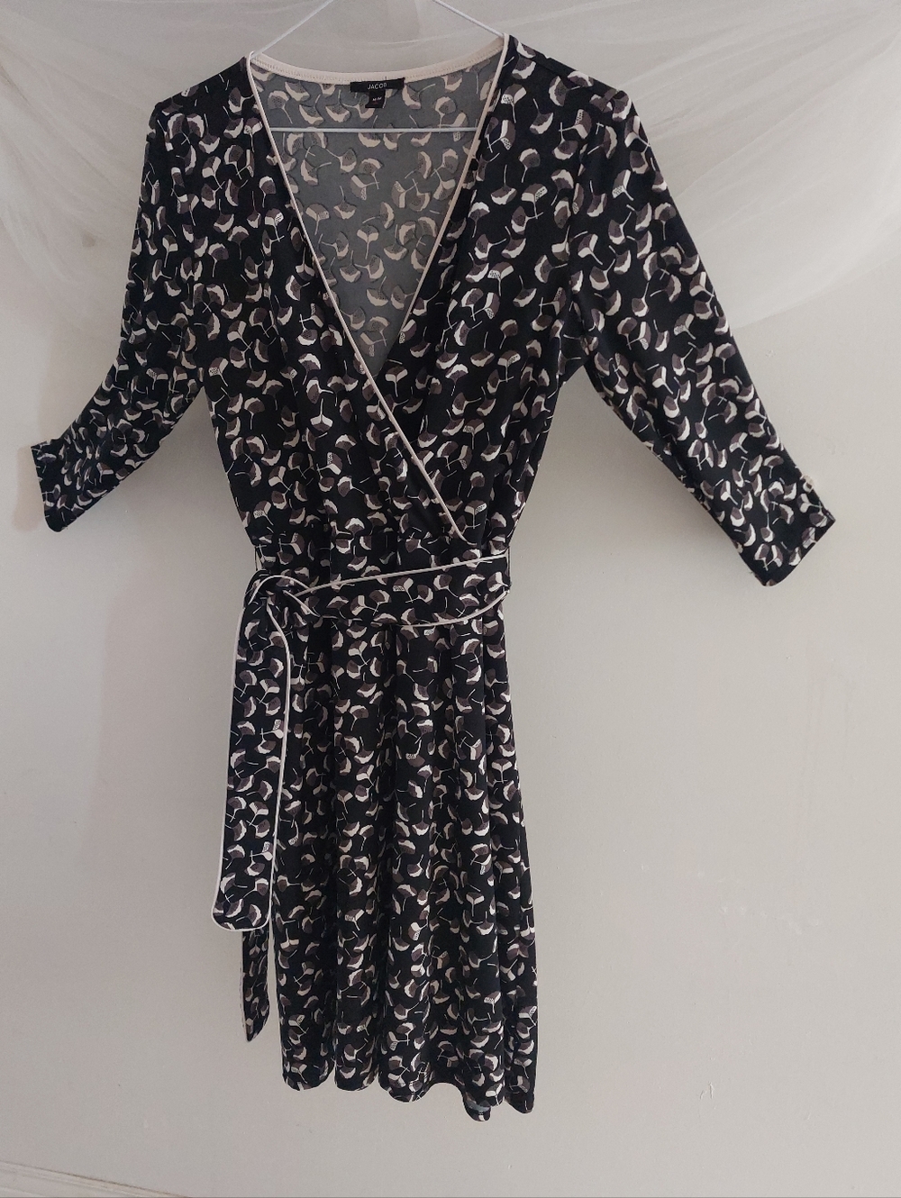 Jacob Black Cream Ginkgo Leaf Print Faux Wrap Dress 3/4 Sleeve Midi Size Medium - Picture 8 of 14